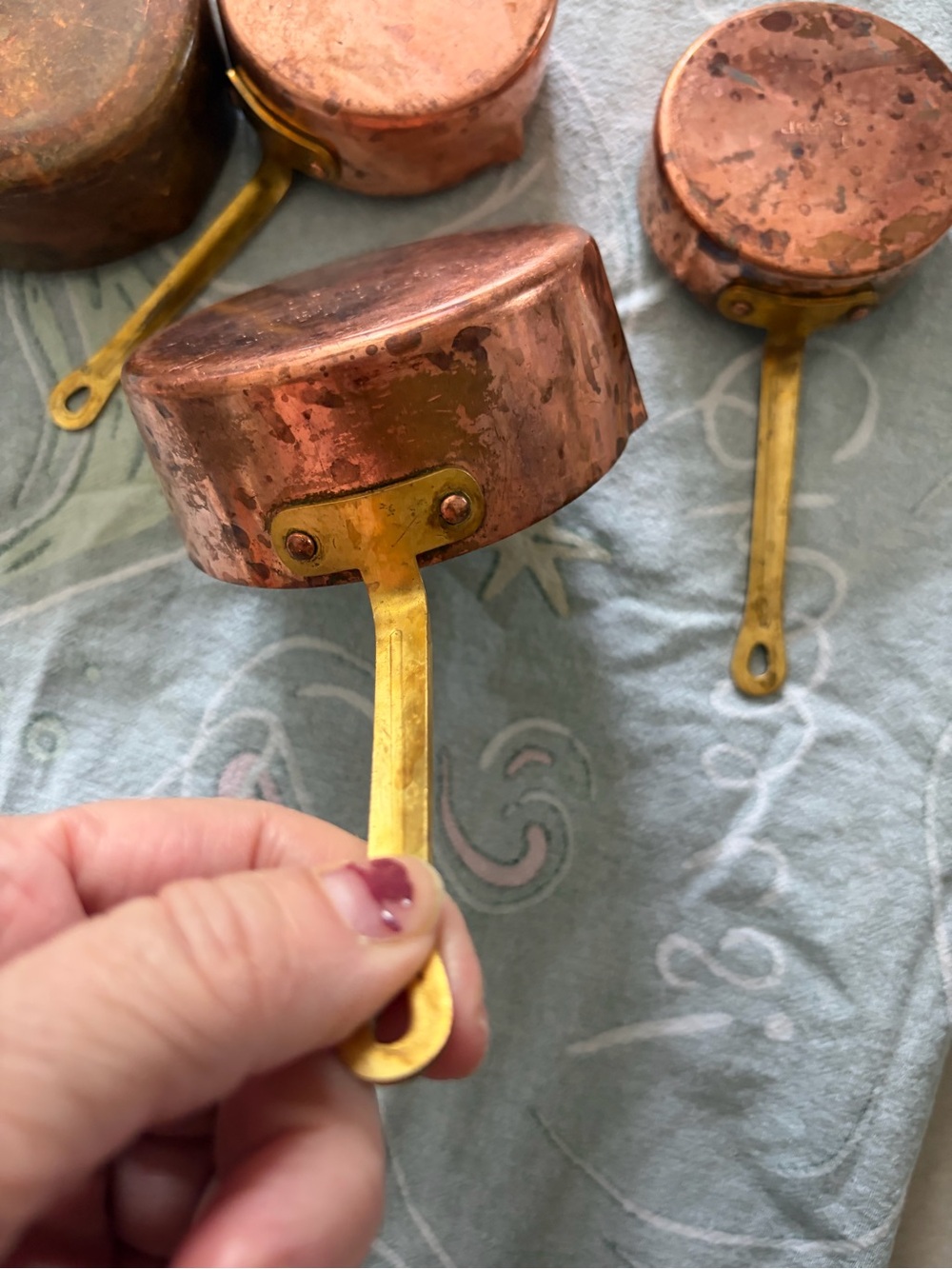 Vintage Set of 4 Copper Measuring Cups Brass Handles Nested Hanging Discoloratio - Picture 9 of 10